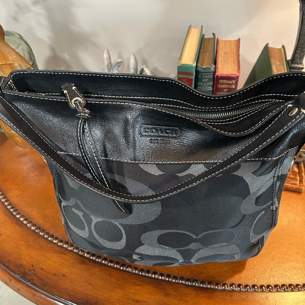 Coach Signature Zoe Hobo EUC - Picture 5 of 12